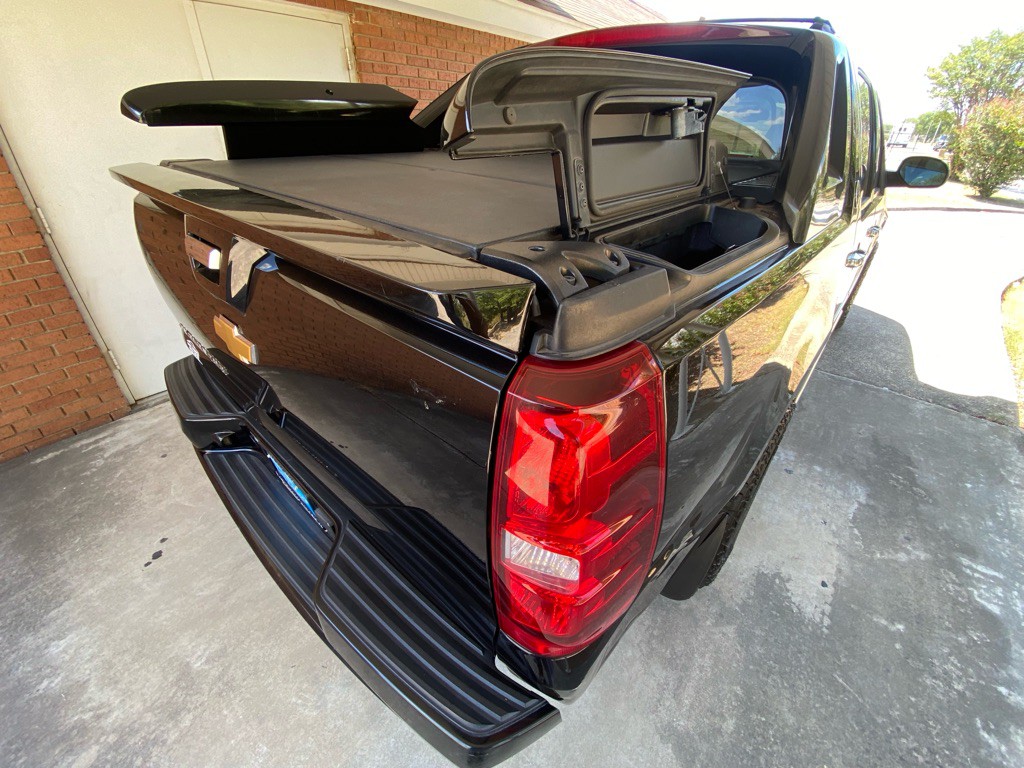 2013 Chevrolet Avalanche Image 25