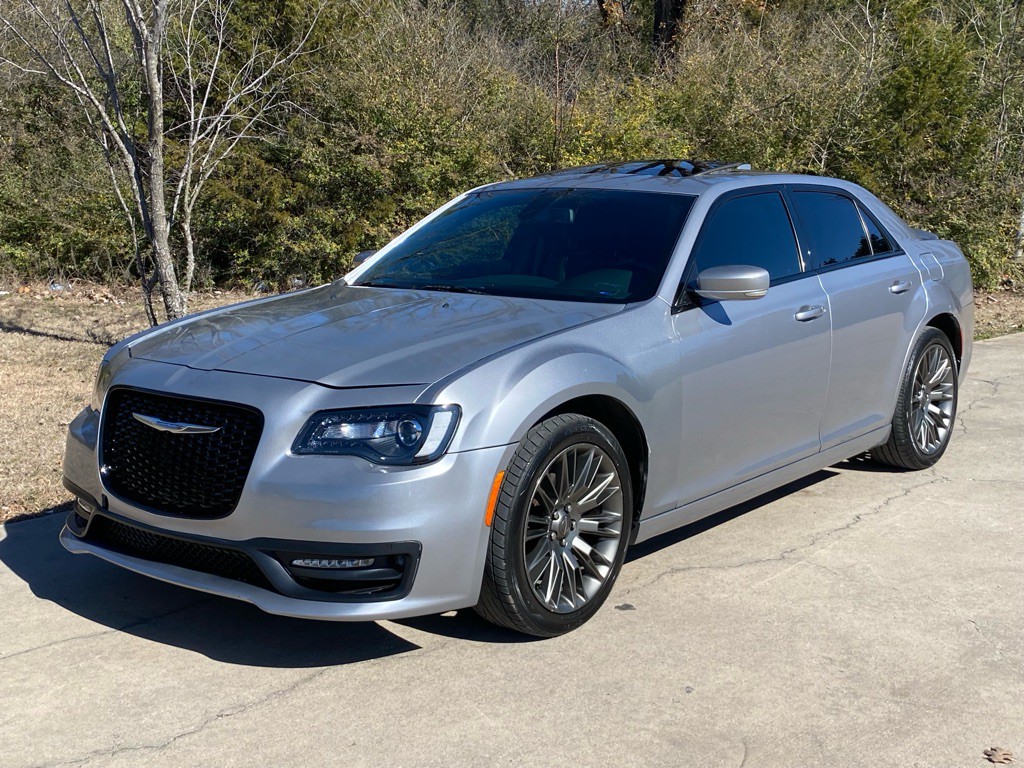 2018 Chrysler 300 Image 1