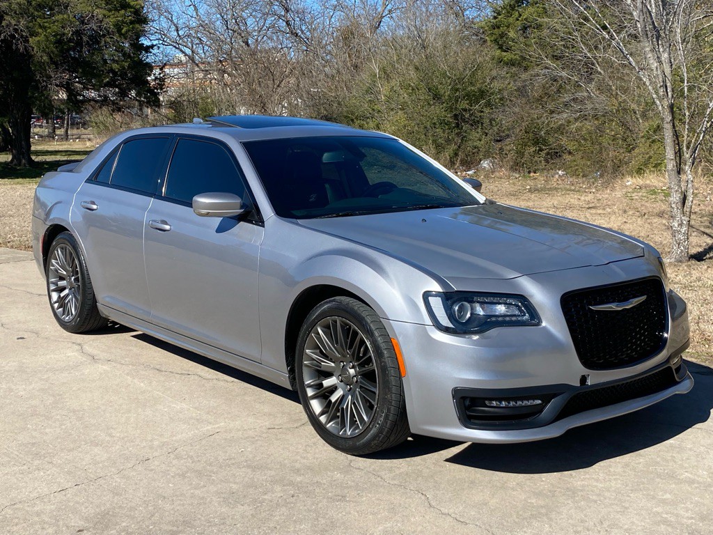 2018 Chrysler 300 Image 3