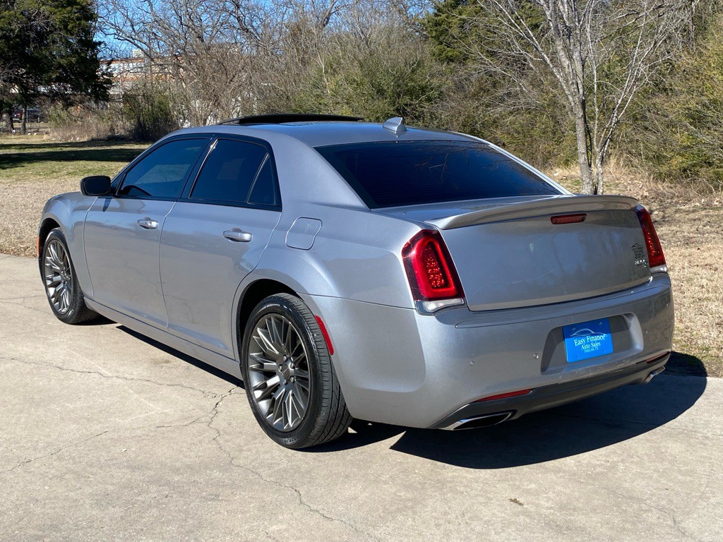 2018 Chrysler 300 Image 4