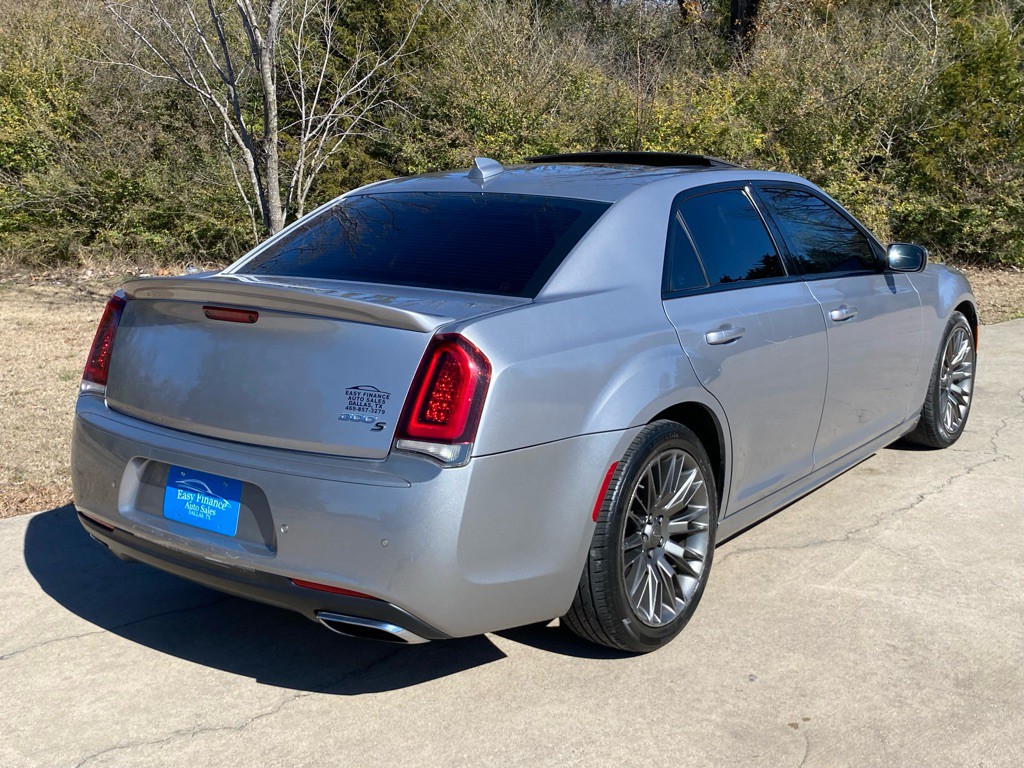 2018 Chrysler 300 Image 6