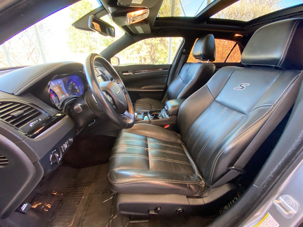 2018 Chrysler 300 Image 8