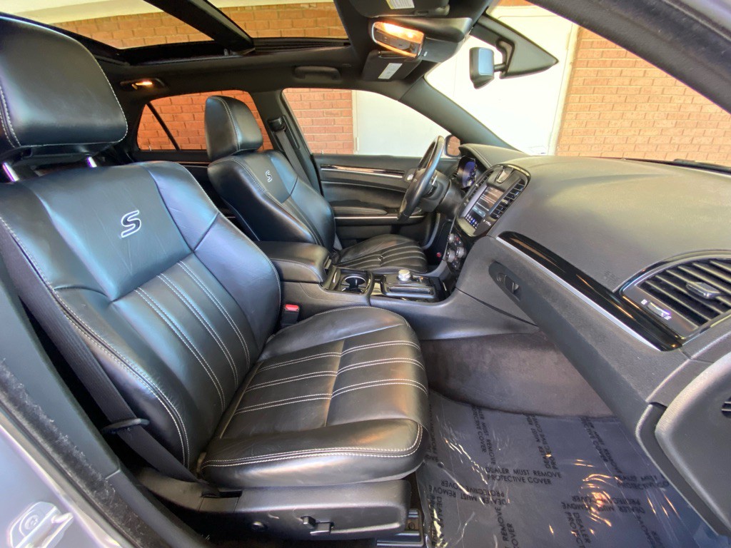 2018 Chrysler 300 Image 13