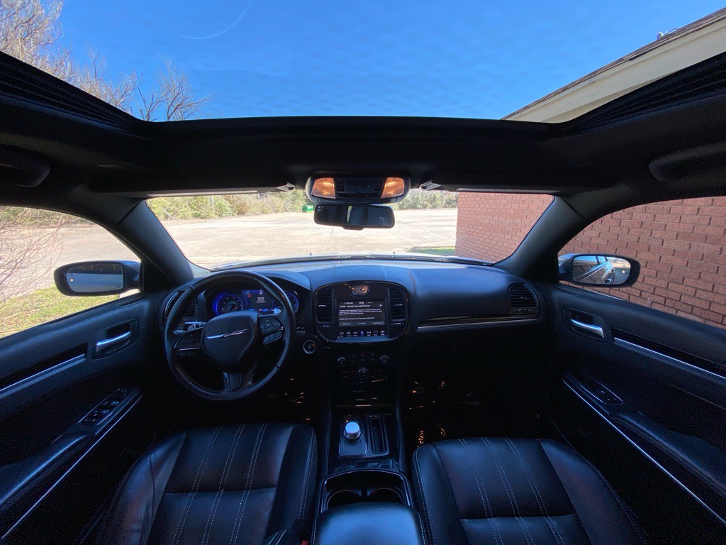 2018 Chrysler 300 Image 15