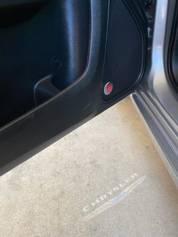 2018 Chrysler 300 Image 16