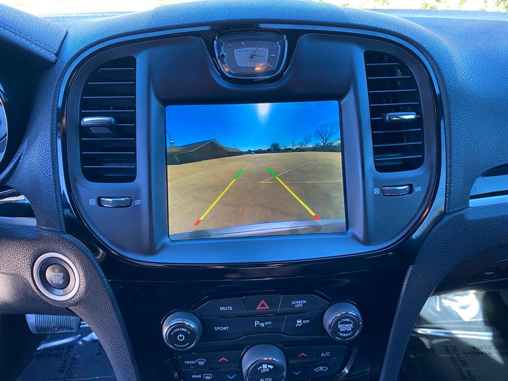 2018 Chrysler 300 Image 19