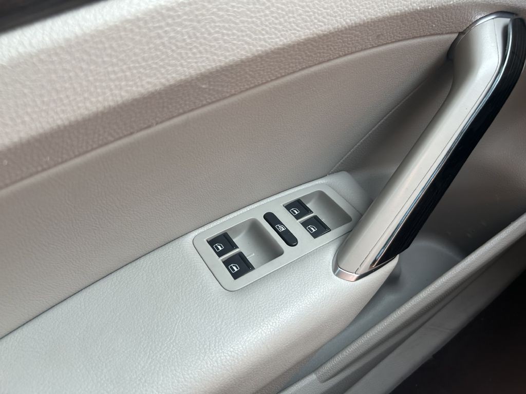 2018 Volkswagen Passat Image 7