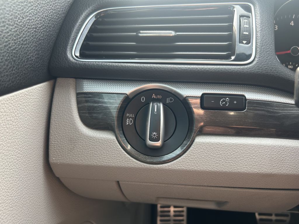 2018 Volkswagen Passat Image 9