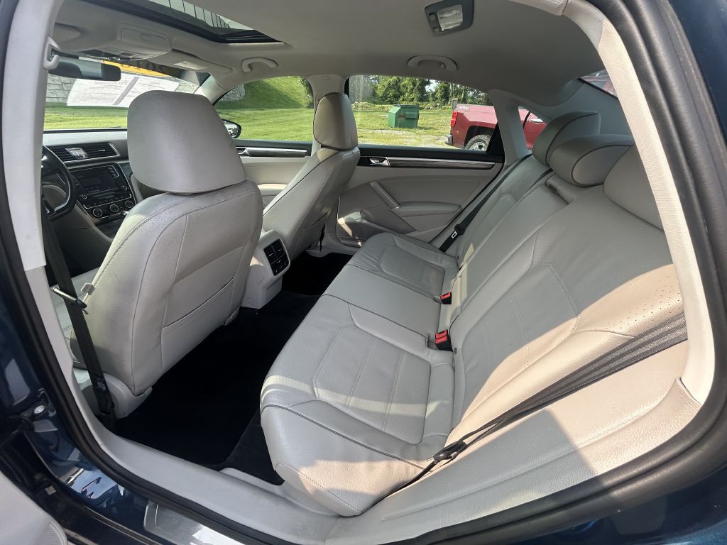 2018 Volkswagen Passat Image 13