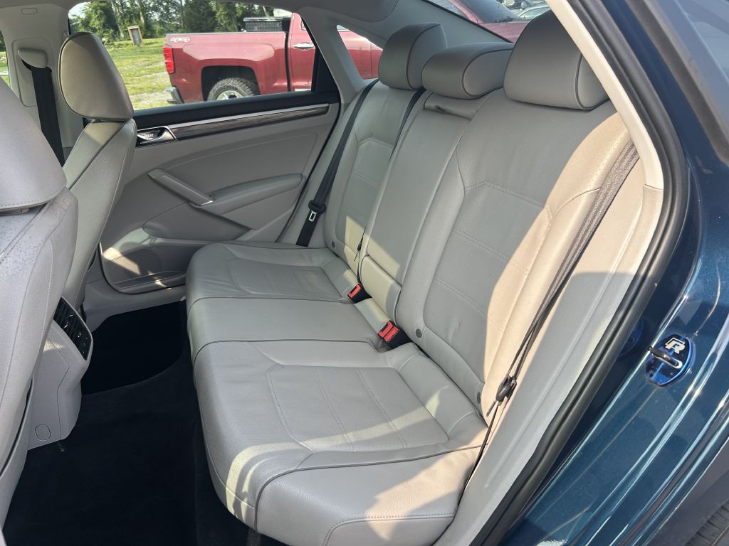 2018 Volkswagen Passat Image 14