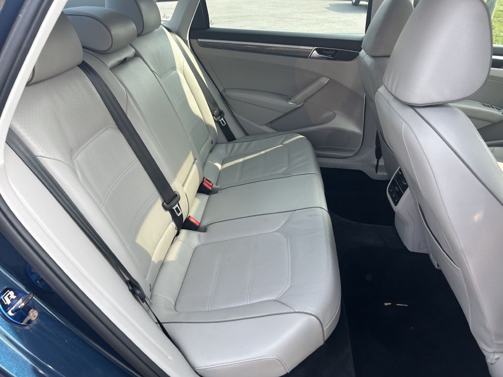 2018 Volkswagen Passat Image 15
