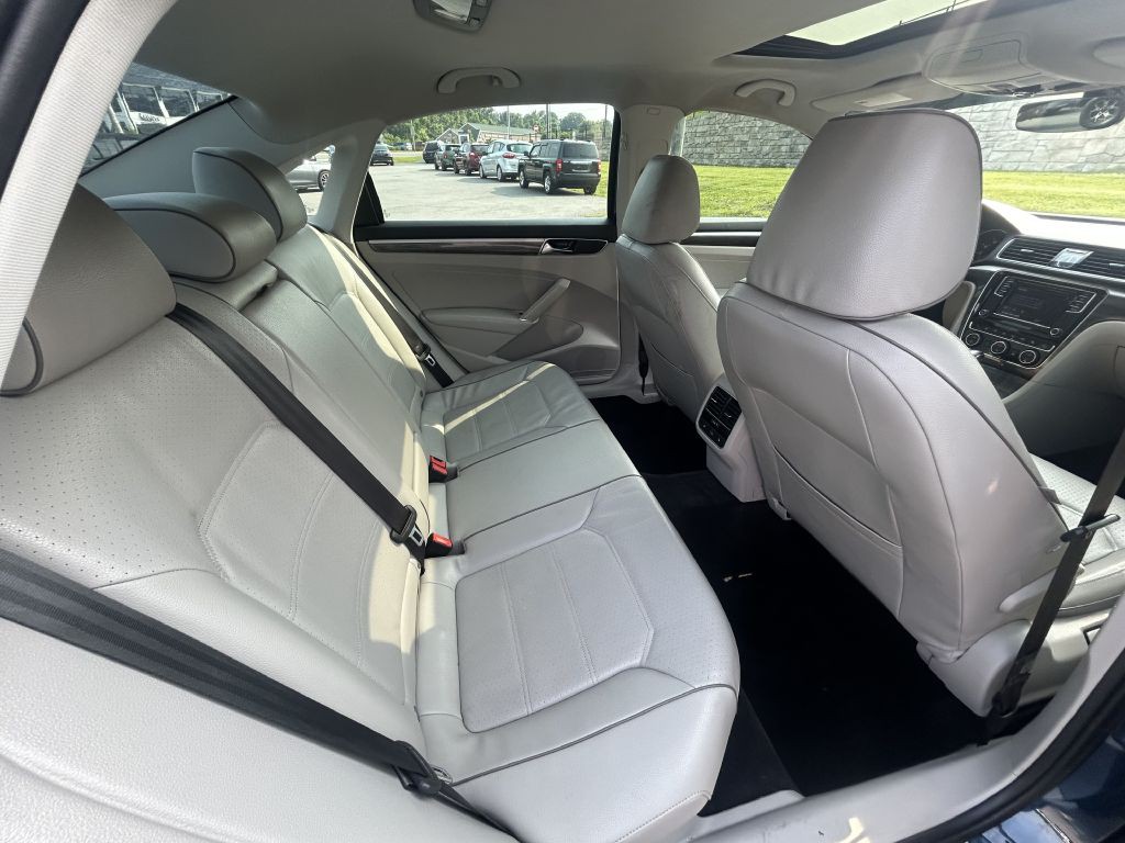 2018 Volkswagen Passat Image 16