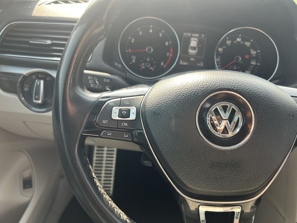 2018 Volkswagen Passat Image 21