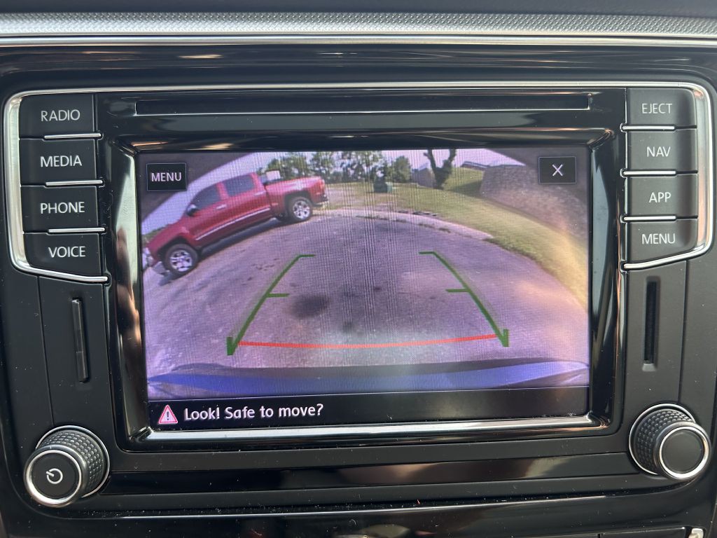 2018 Volkswagen Passat Image 25