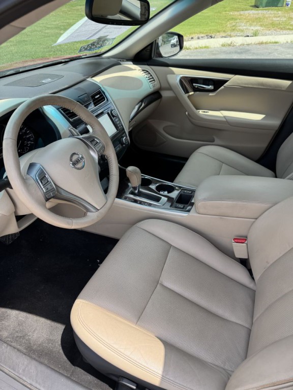 2015 Nissan Altima Image 9