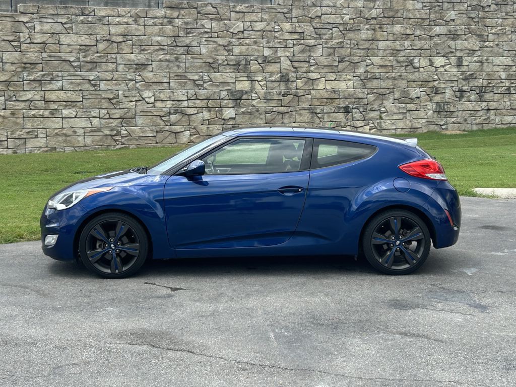 2017 Hyundai Veloster Image 2