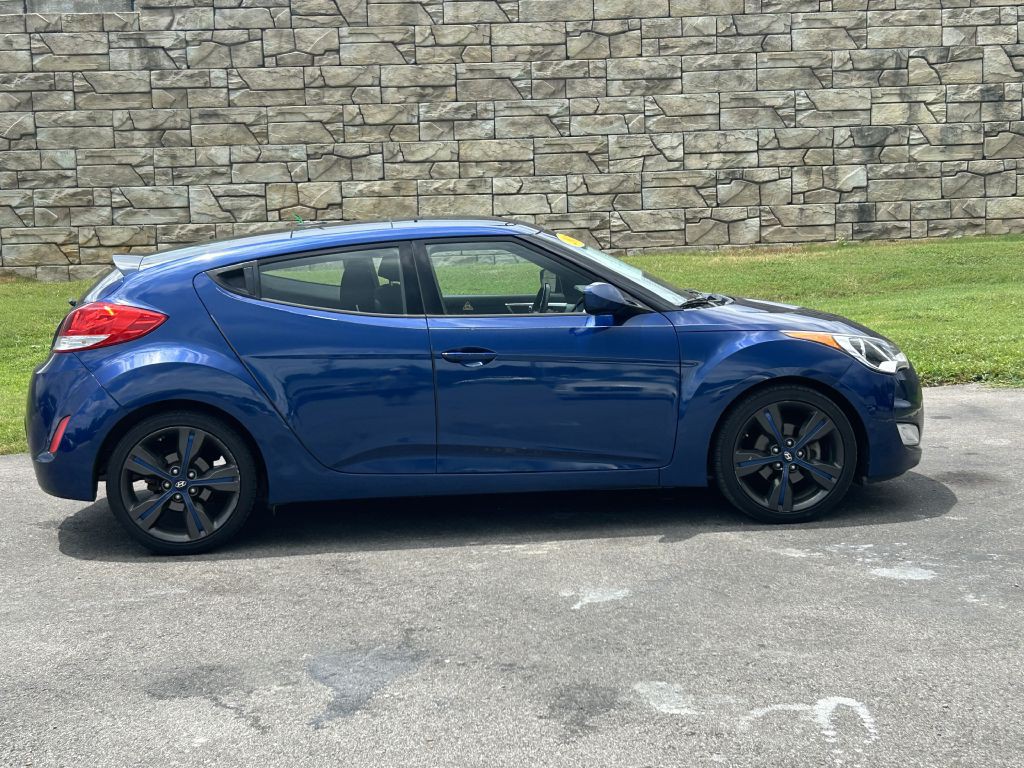 2017 Hyundai Veloster Image 3