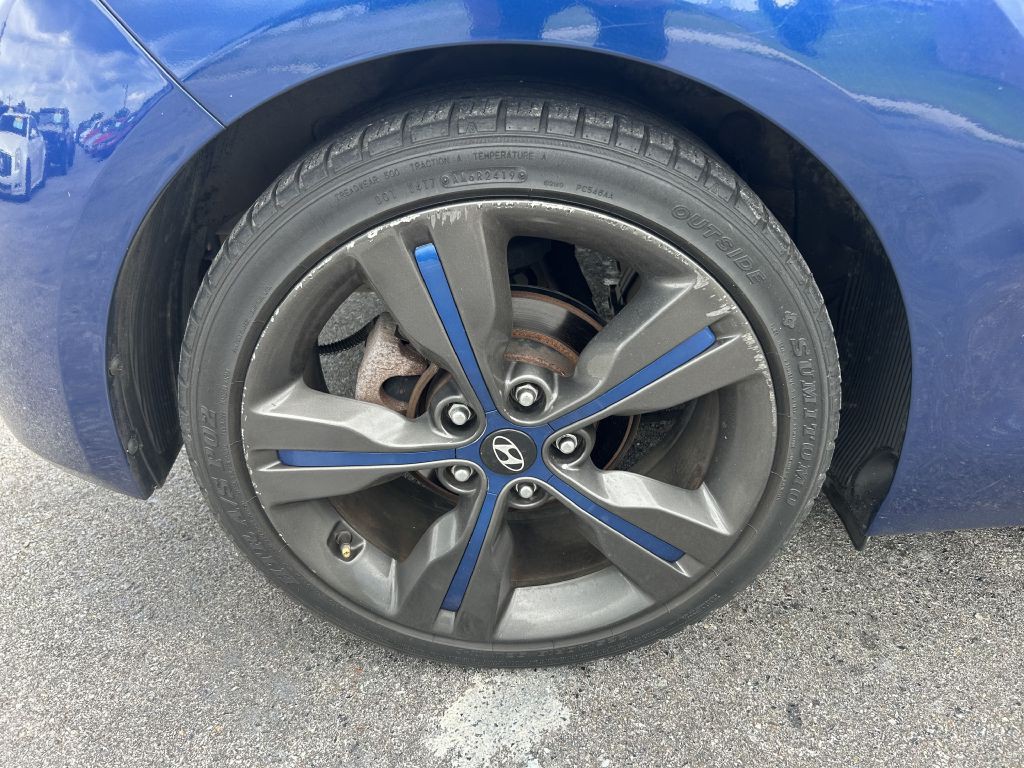 2017 Hyundai Veloster Image 6