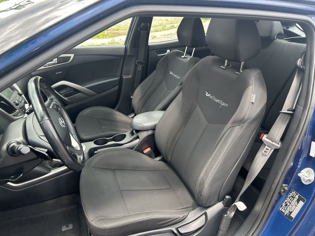 2017 Hyundai Veloster Image 8