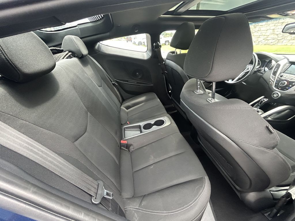 2017 Hyundai Veloster Image 12