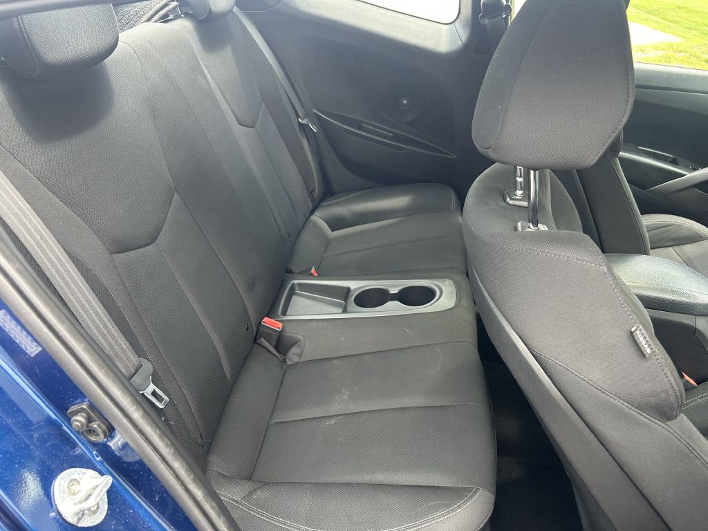 2017 Hyundai Veloster Image 13
