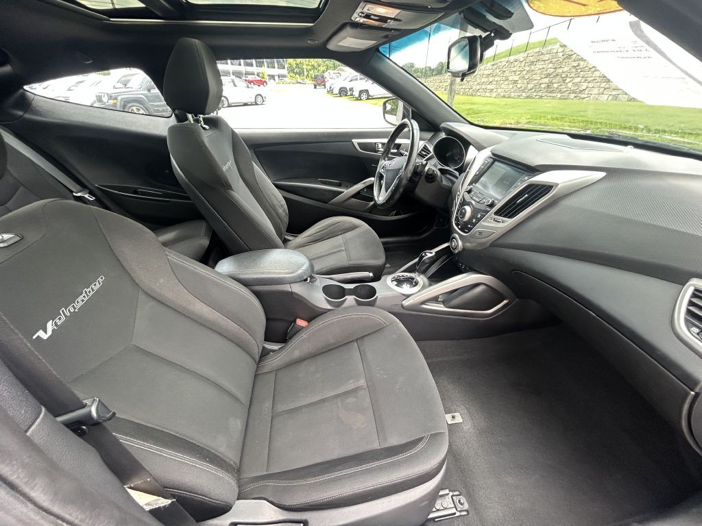 2017 Hyundai Veloster Image 15