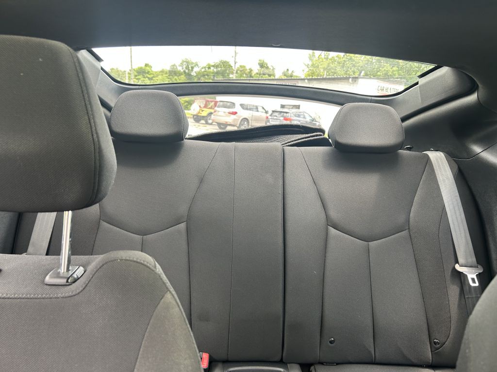 2017 Hyundai Veloster Image 16