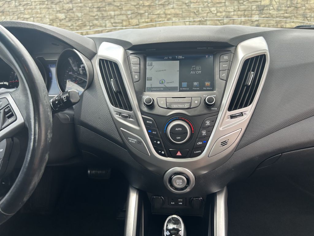2017 Hyundai Veloster Image 17