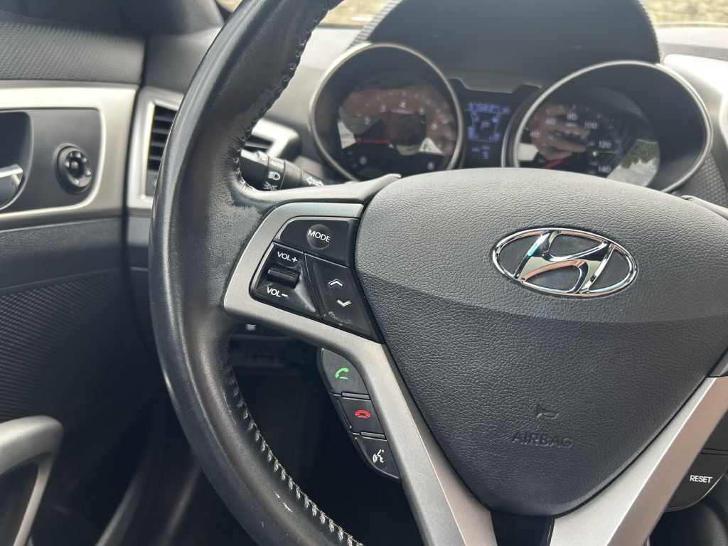 2017 Hyundai Veloster Image 20