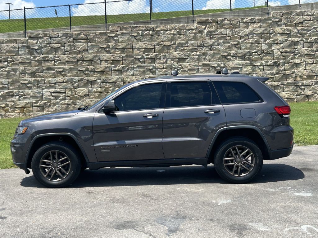 2017 Jeep Grand Cherokee Image 2
