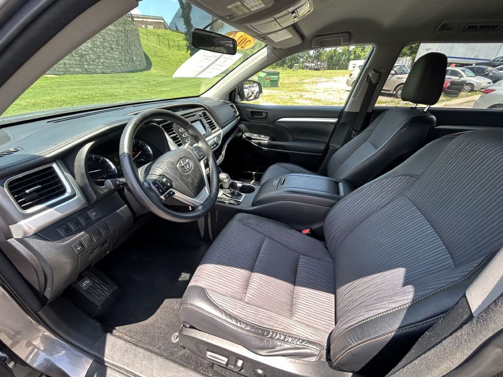 2014 Toyota Highlander Image 9