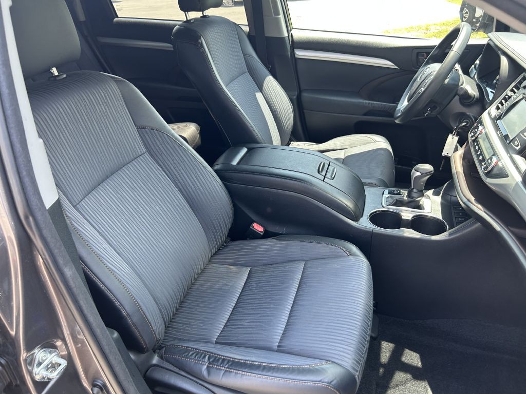 2014 Toyota Highlander Image 21