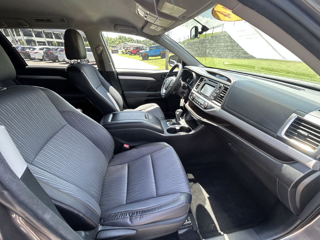 2014 Toyota Highlander Image 22