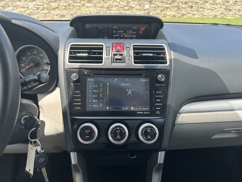 2017 Subaru Forester Image 16