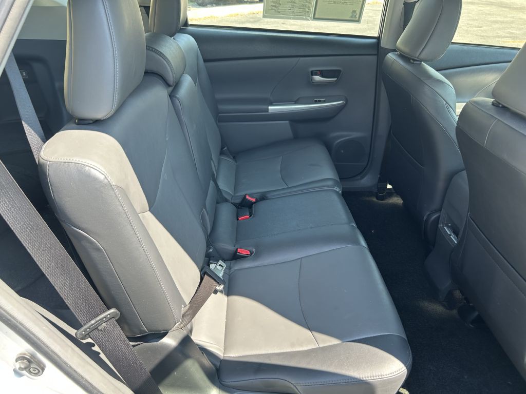 2014 Toyota Prius Image 12