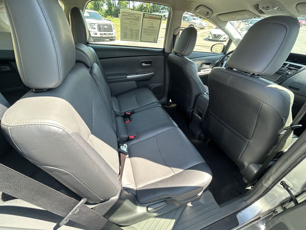 2014 Toyota Prius Image 13
