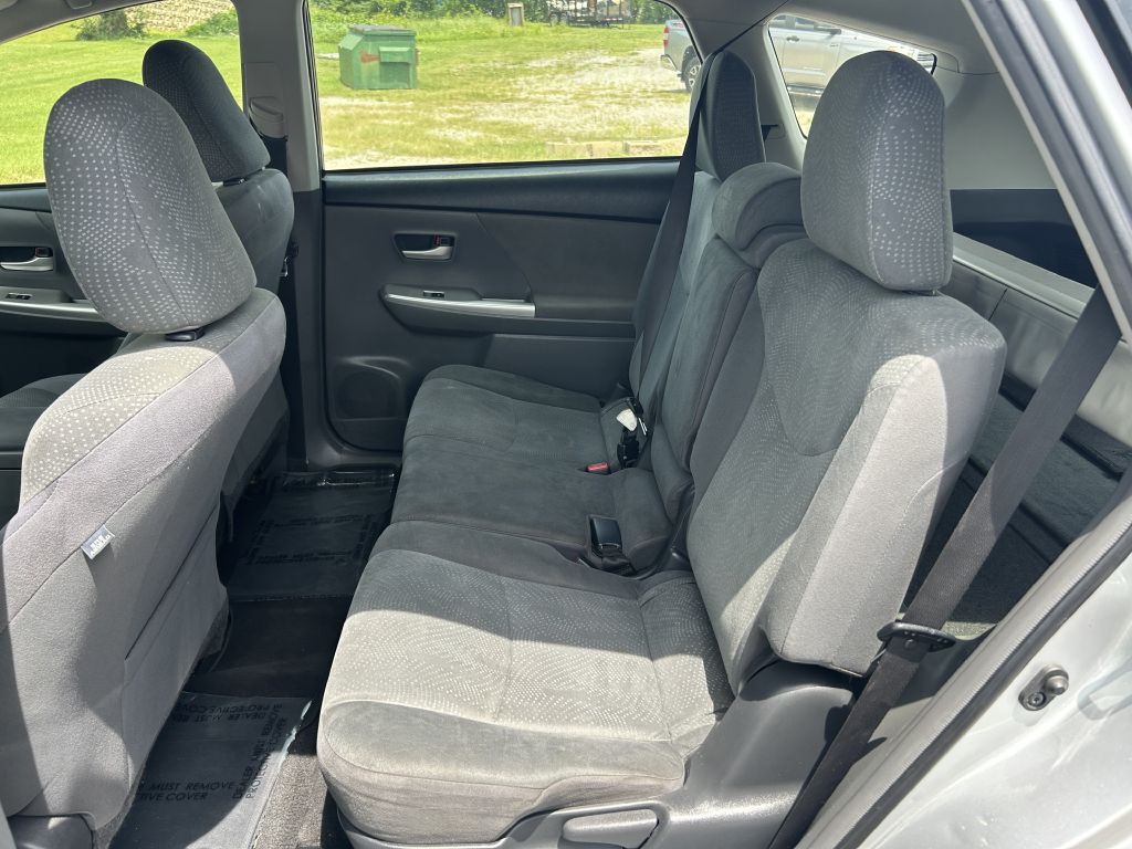 2014 Toyota Prius Image 11