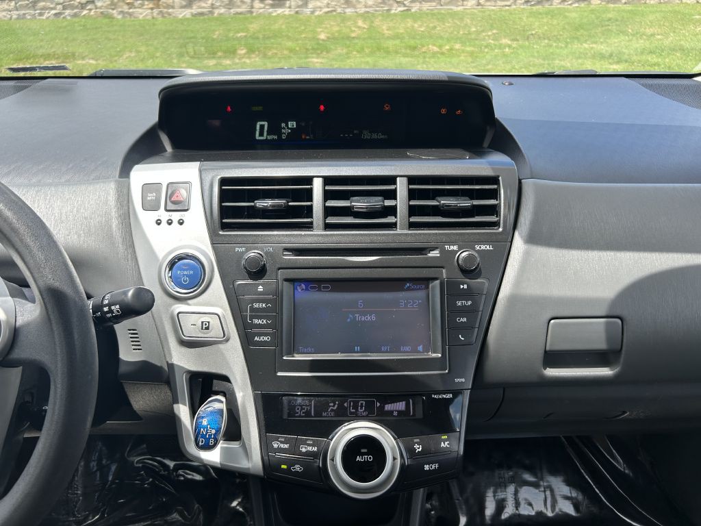 2014 Toyota Prius Image 15
