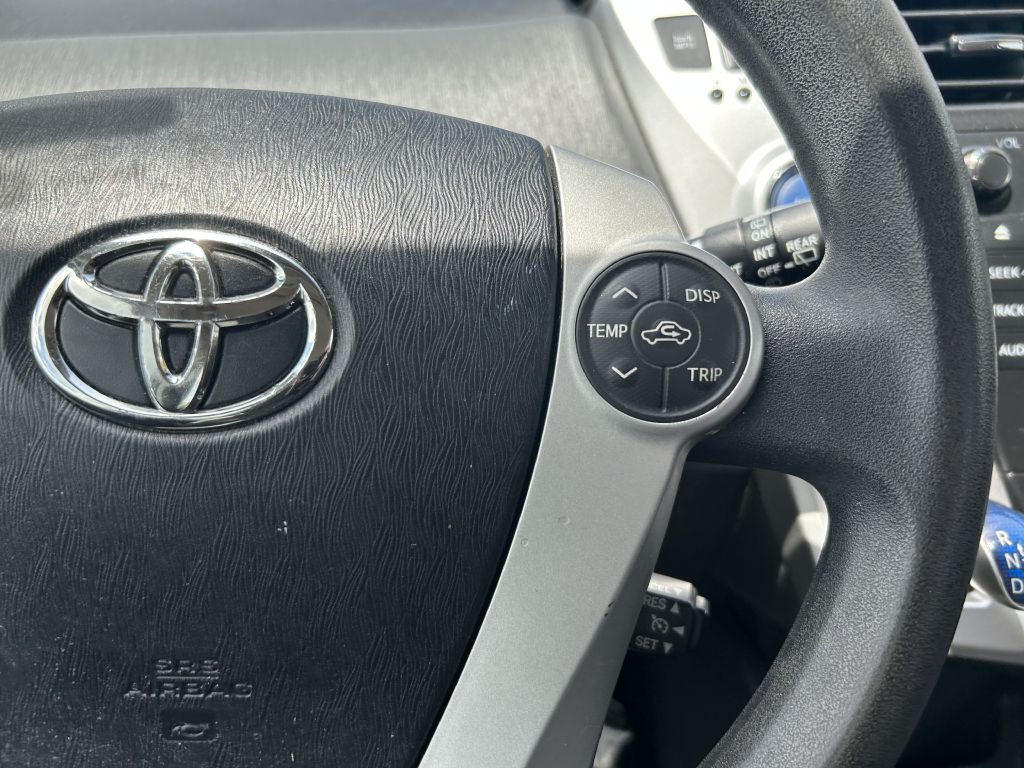 2014 Toyota Prius Image 17