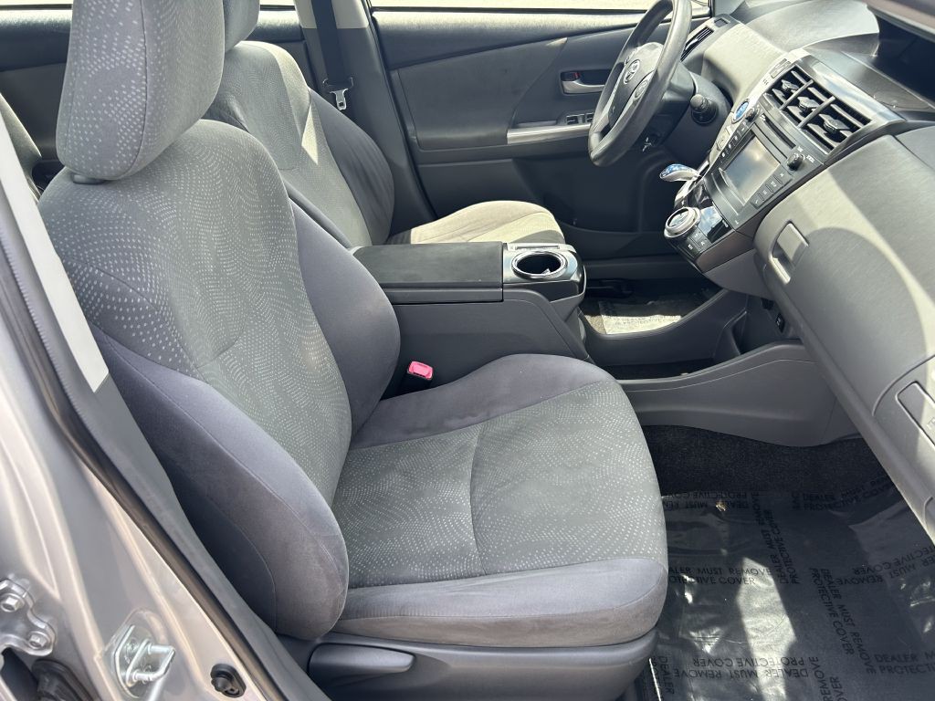 2014 Toyota Prius Image 19