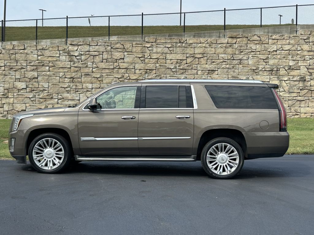 2015 Cadillac Escalade Image 2