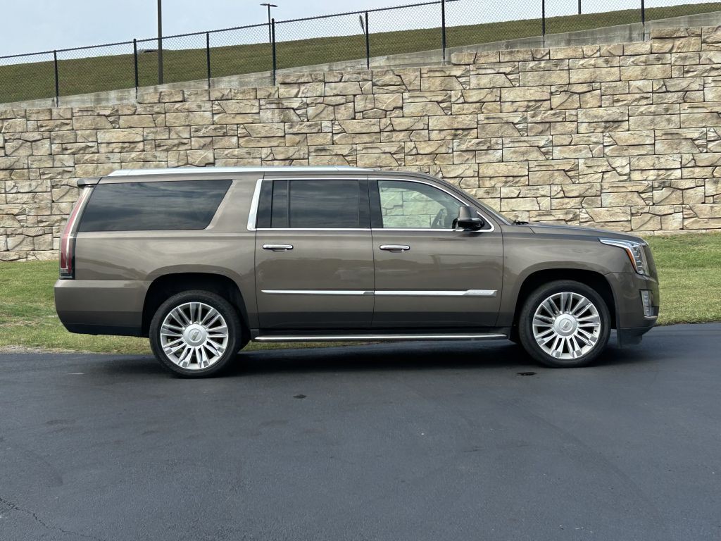 2015 Cadillac Escalade Image 3