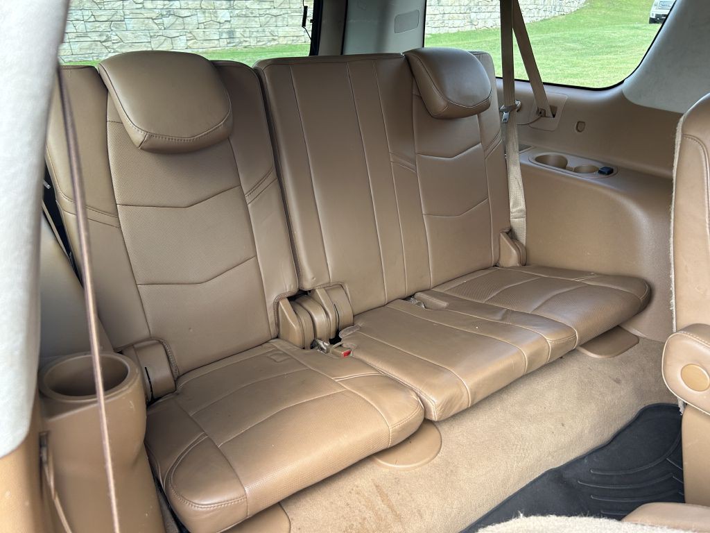 2015 Cadillac Escalade Image 14