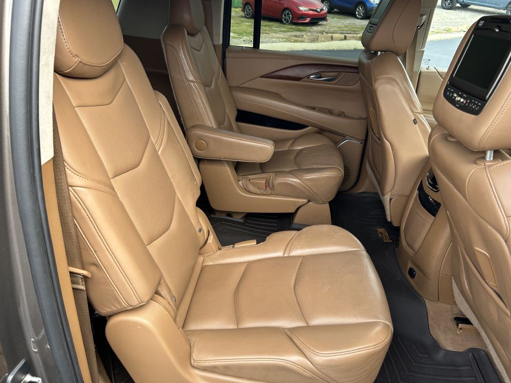 2015 Cadillac Escalade Image 15