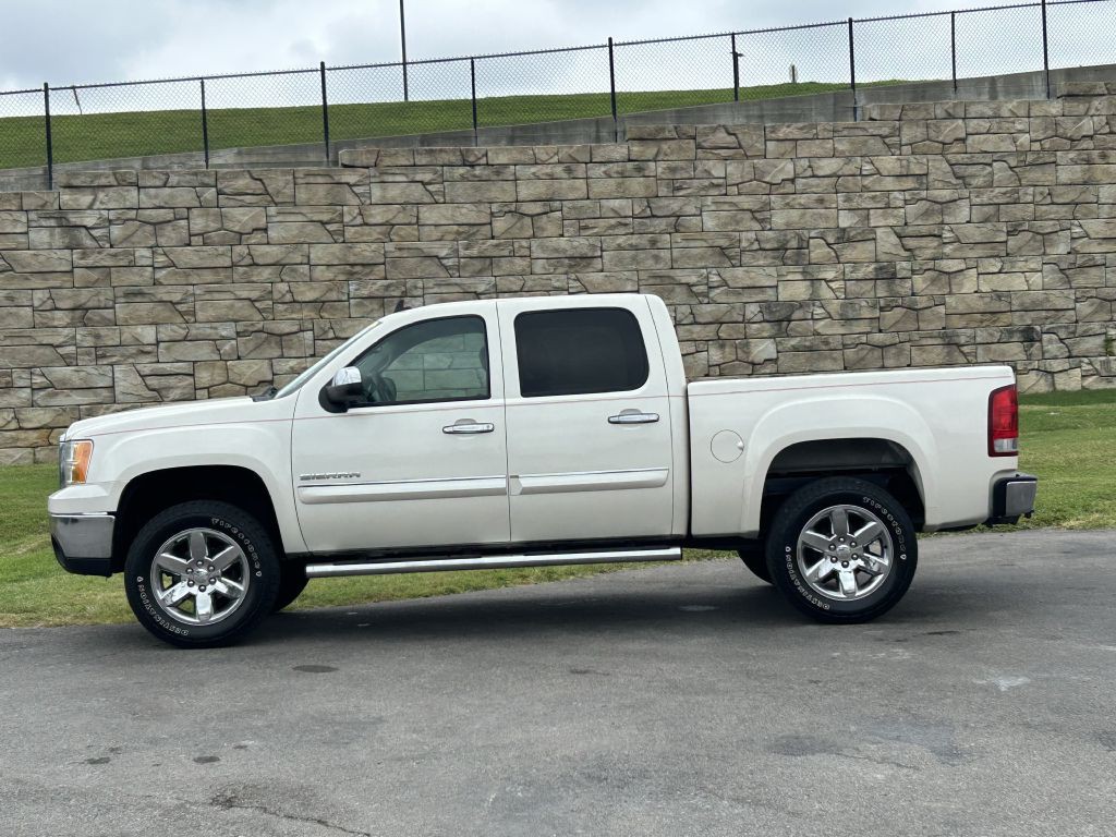 2013 GMC Sierra Image 2