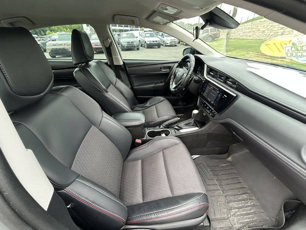 2017 Toyota Corolla Image 20