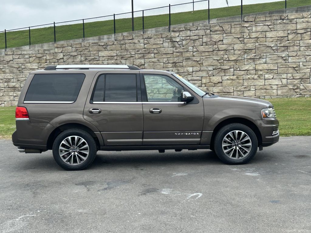 2017 Lincoln Navigator Image 3