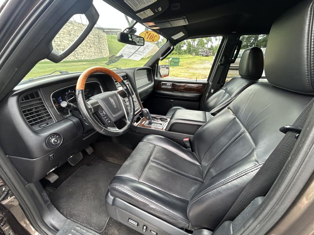 2017 Lincoln Navigator Image 9