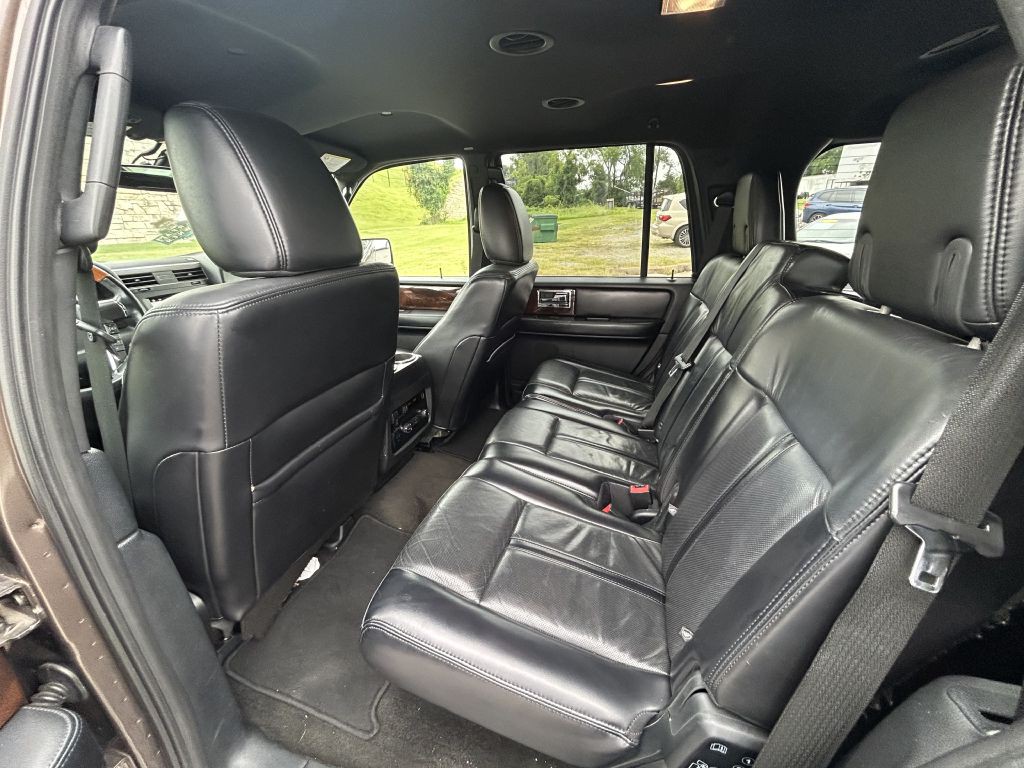 2017 Lincoln Navigator Image 10