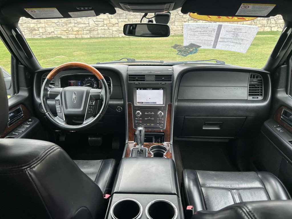 2017 Lincoln Navigator Image 16